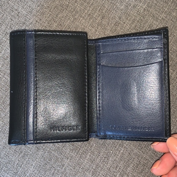 Tommy Hilfiger / Men’s Wallet - Picture 2 of 8